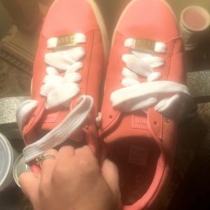 I’m selling my beloved vintage Puma’s! 9.5 womens